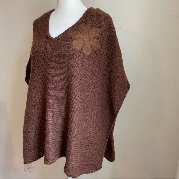 MAX STUDIO wool blend felt flower boho poncho brown - Picture 1 of 10